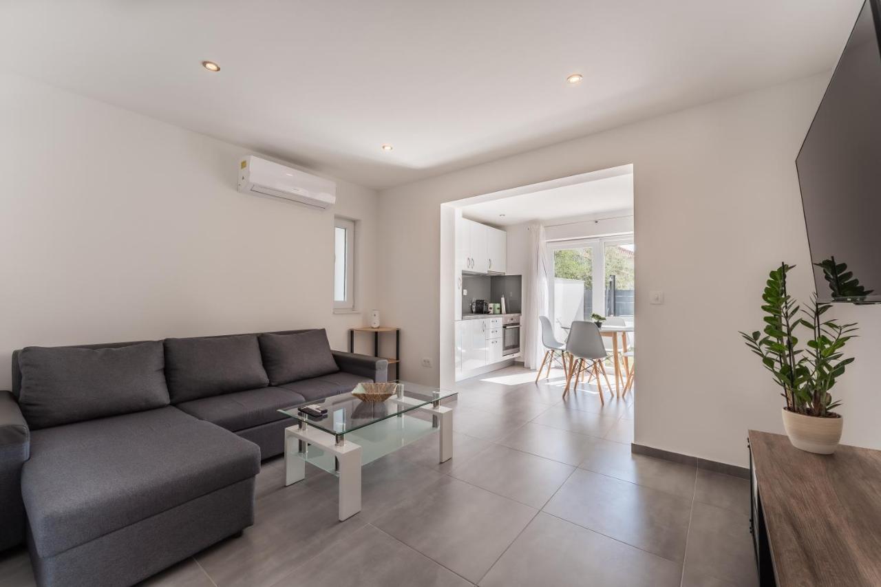 Bernie Apartments With A Pool Zadar Luaran gambar